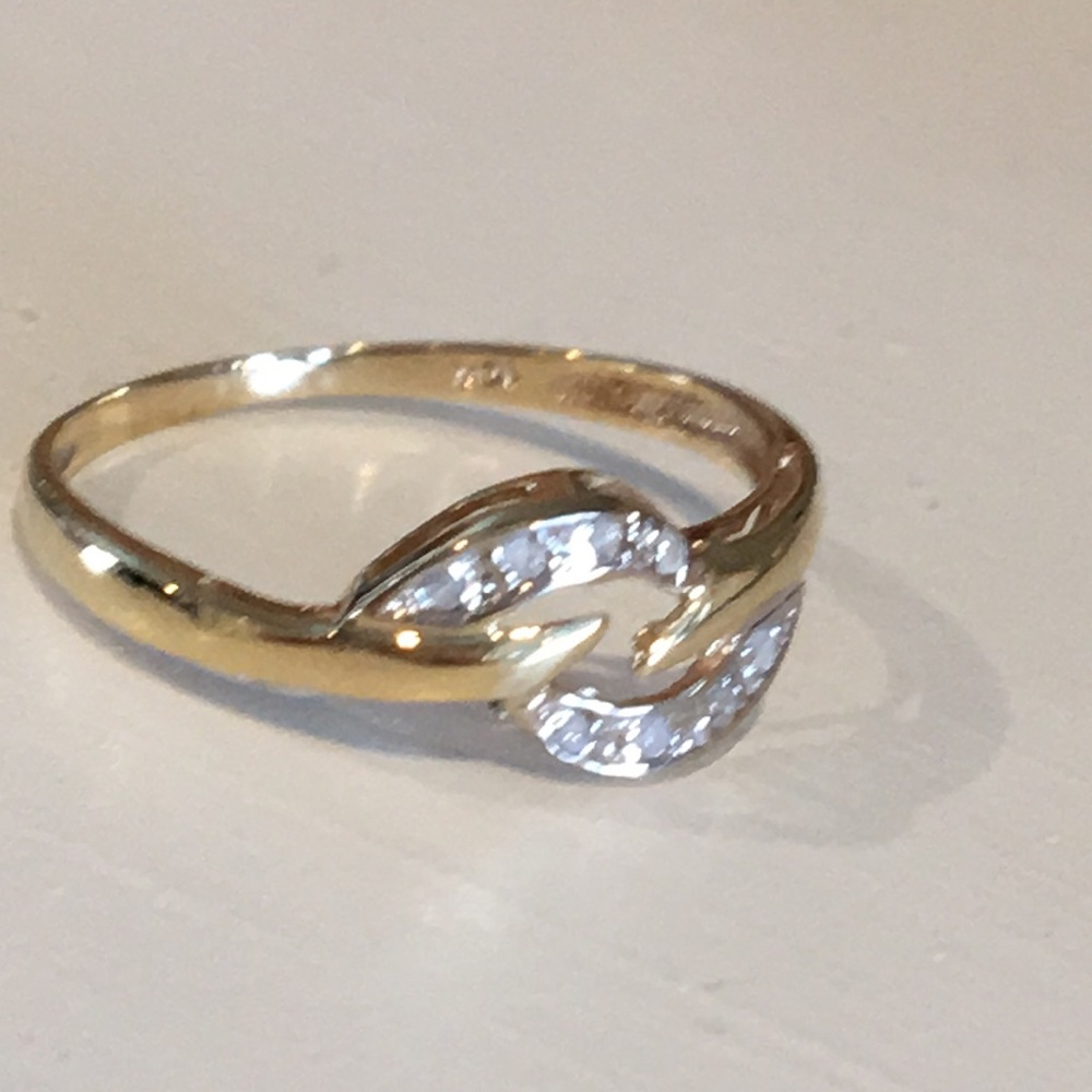 solid gold, natural diamond ring